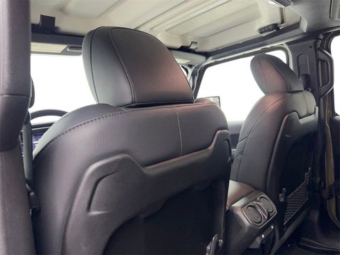 Used 2025 Jeep Gladiator Sport w/ Premium Package image 38