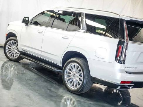 Used 2024 Cadillac Escalade Premium Luxury AWD/4WD image 11