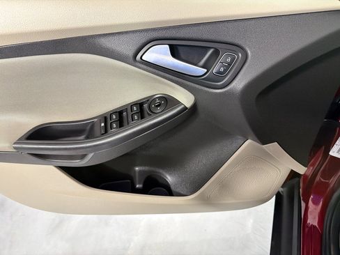 Used 2015 Ford Focus SE w/ SE Cold Weather Package FWD image 11
