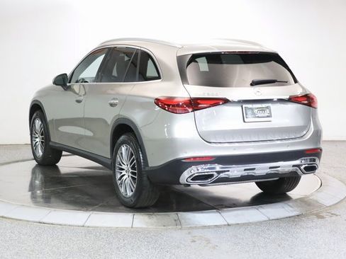 Used 2024 Mercedes-Benz GLC 300 4MATIC image 2