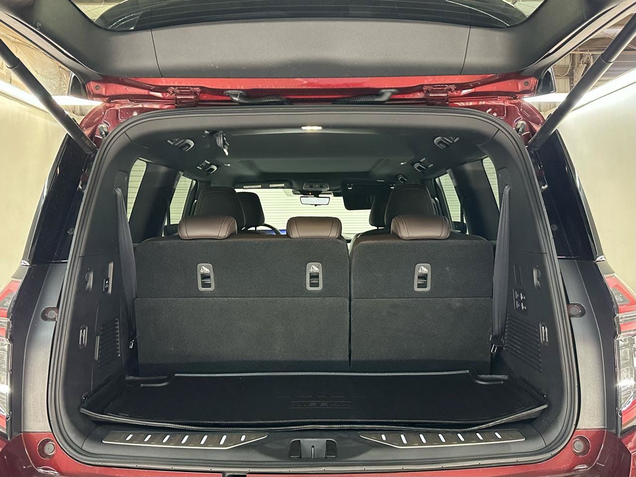 Used 2025 Nissan Armada Platinum w/ Convenience Package RWD image 18