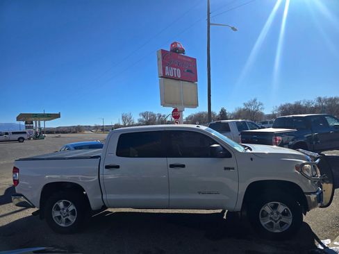 Used 2015 Toyota Tundra SR5 w/ SR5 Upgrade Package image 2