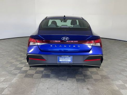 Certified 2025 Hyundai Elantra SE w/ Cargo Package FWD image 23
