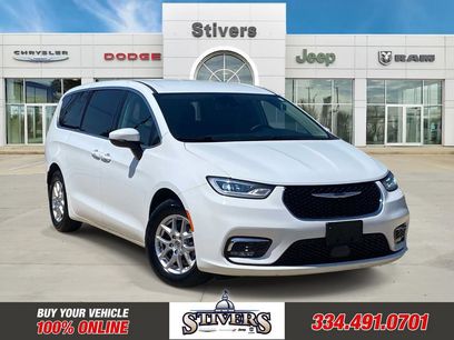Used 2023 Chrysler Pacifica Touring-L