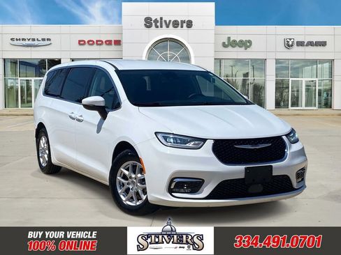 Used 2023 Chrysler Pacifica Touring-L FWD image 1