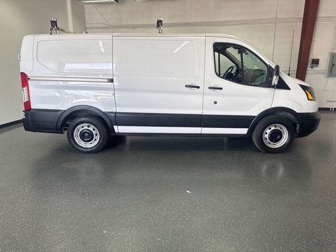 Used 2019 Ford Transit 150 130 Low Roof RWD image 3