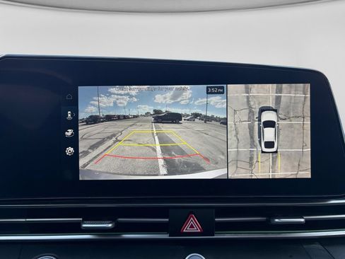 Used 2024 Hyundai Elantra Limited FWD image 11