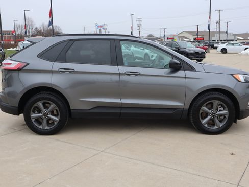 Used 2024 Ford Edge SEL w/ Sport Appearance Package image 4