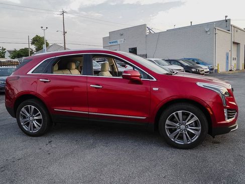 Certified 2025 Cadillac XT5 Premium Luxury FWD image 4