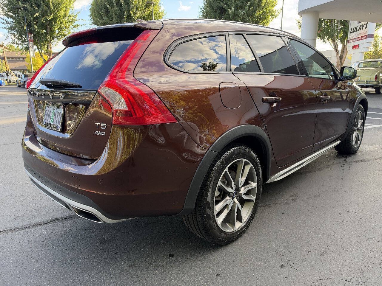 Used 2017 Volvo V60 T5 Cross Country Platinum w/ Climate Package AWD/4WD image 5