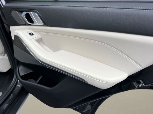 Used 2021 BMW X5 sDrive40i w/ Executive Package image 17