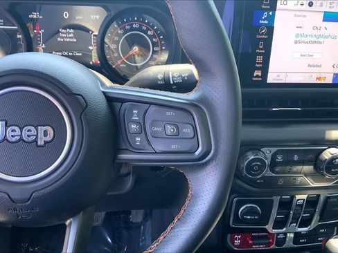 Certified 2024 Jeep Gladiator Mojave w/ Convenience Group AWD/4WD image 23