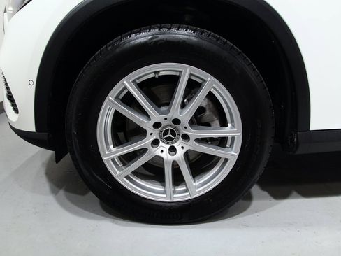 Used 2025 Mercedes-Benz GLC 300 4MATIC image 18