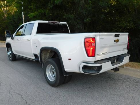 Used 2023 Chevrolet Silverado 3500 High Country AWD/4WD image 3