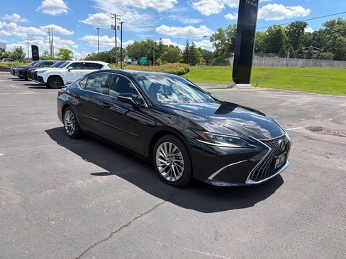 Used 2022 Lexus ES 350 Ultra Luxury w/ Accessory Package 2 FWD image 18