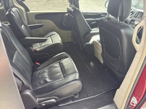 Used 2013 Chrysler Town & Country Touring FWD image 14