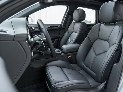 New 2026 Porsche Macan image 16