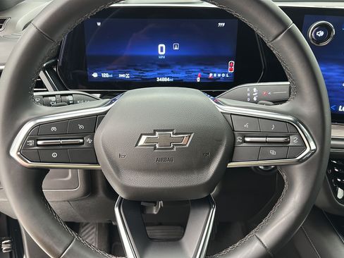 Used 2025 Chevrolet Suburban Z71 AWD/4WD image 15