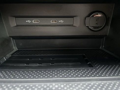 Certified 2025 Volkswagen Taos SE w/ Panoramic Sunroof Package image 20