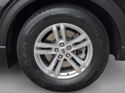 Used 2022 Ford Explorer XLT w/ Equipment Group 202A image 9