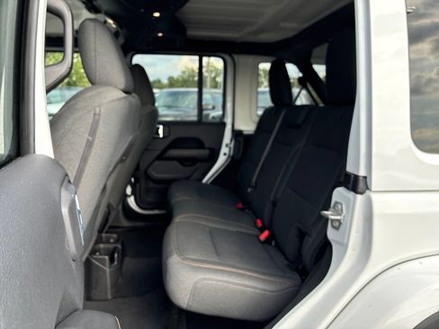 Used 2026 Jeep Wrangler Unlimited Sahara AWD/4WD image 19