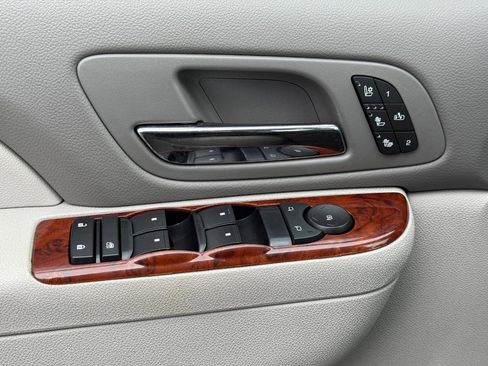 Used 2014 Chevrolet Silverado 2500 LTZ w/ LTZ Plus Package image 23