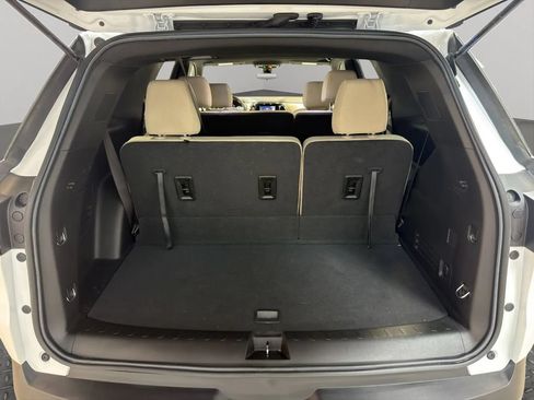 Used 2023 Chevrolet Traverse LS AWD/4WD image 19