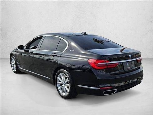 Used 2018 BMW 740e xDrive AWD/4WD image 8