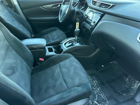 Used 2016 Nissan Rogue S w/ Appearance Package AWD/4WD image 15
