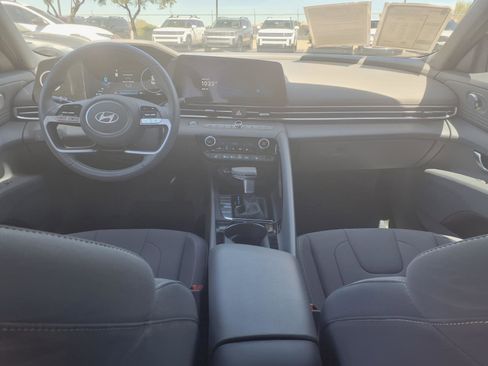 Certified 2025 Hyundai Elantra SEL FWD image 16