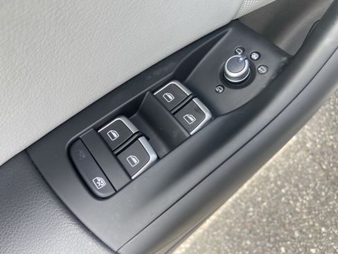 Used 2018 Audi Q3 2.0T Premium Plus w/ Premium Plus Package FWD image 10