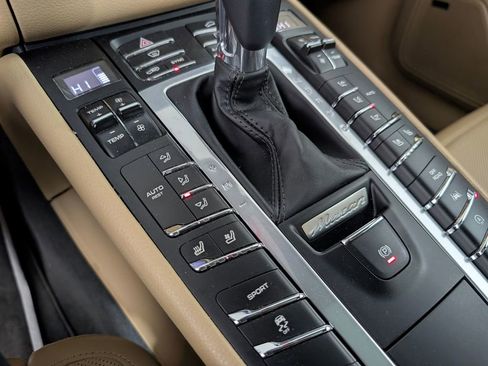 Used 2018 Porsche Macan image 31