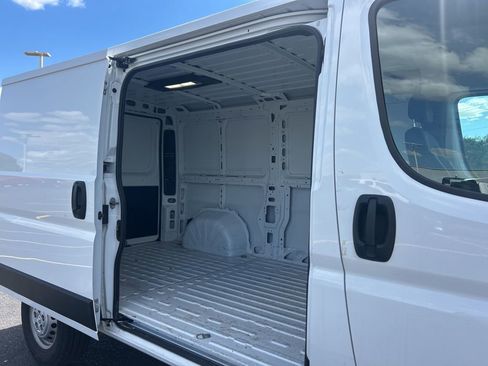 Used 2025 RAM ProMaster 2500 w/ Convenience Group FWD image 7