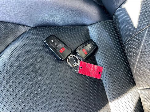 Used 2022 Toyota Highlander Platinum image 14