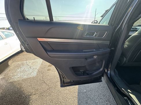 Used 2018 Ford Explorer XLT w/ Equipment Group 202A AWD/4WD image 13