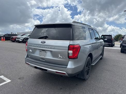 Used 2022 Ford Expedition XLT RWD image 2