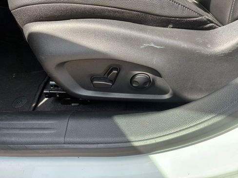 Used 2025 Jeep Compass Limited image 19