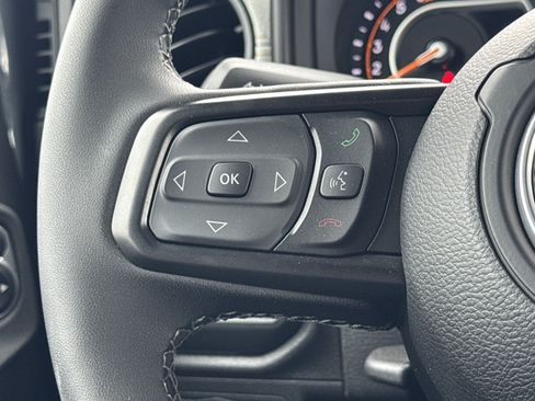 Used 2025 Jeep Wrangler Unlimited Sport AWD/4WD image 8