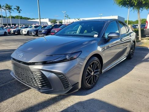 Used 2026 Toyota Camry SE FWD image 3