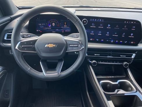 Used 2026 Chevrolet Traverse LT FWD image 7