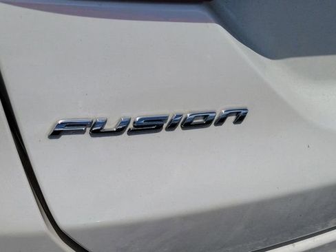 Used 2017 Ford Fusion SE w/ Equipment Group 601A FWD image 5