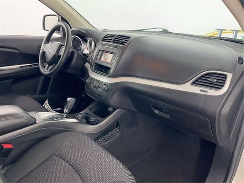 Used 2019 Dodge Journey SE image 29