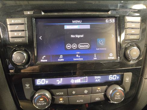 Used 2020 Nissan Rogue SV AWD/4WD image 25
