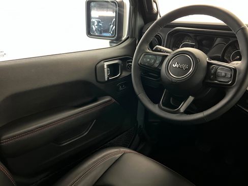 Certified 2025 Jeep Gladiator Rubicon image 11