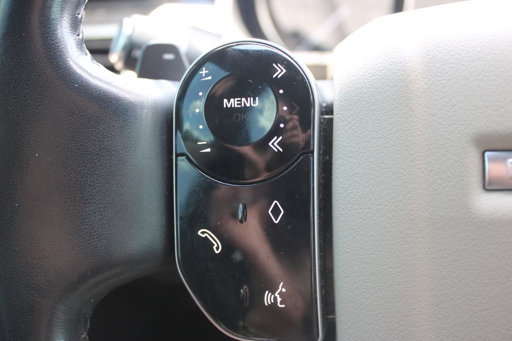 Used 2019 Land Rover Discovery SE AWD/4WD image 17