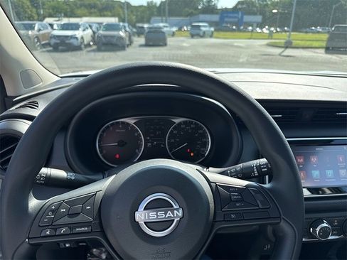 New 2025 Nissan Kicks Play S image 9