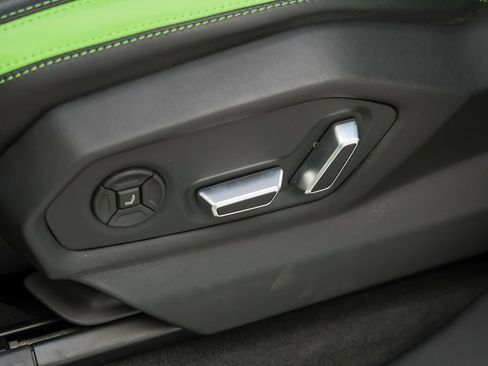 Used 2024 Lamborghini Urus S AWD/4WD image 17