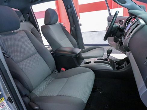 Used 2014 Toyota Tacoma PreRunner w/ SR5 Package image 19