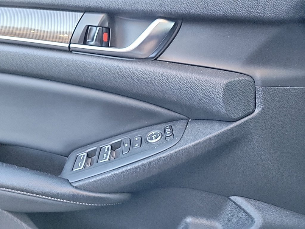Used 2018 Honda Accord Sport image 11