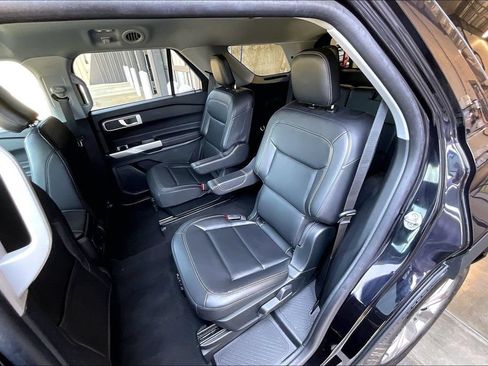 Used 2024 Ford Explorer XLT w/ Equipment Group 202A AWD/4WD image 26